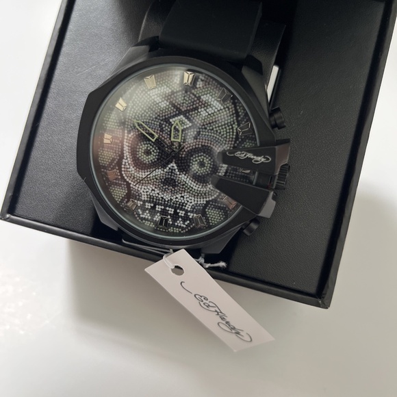 New in Box ED HARDY Oversized Skull Wristwatch Analog Silicon Black Green Beads - Picture 4 of 7